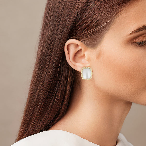 Juego de anillo y aretes calados con osmeña oro amarillo 14 kilates.