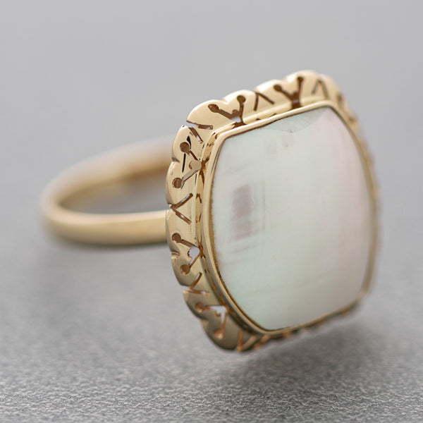 Juego de anillo y aretes calados con osmeña oro amarillo 14 kilates.