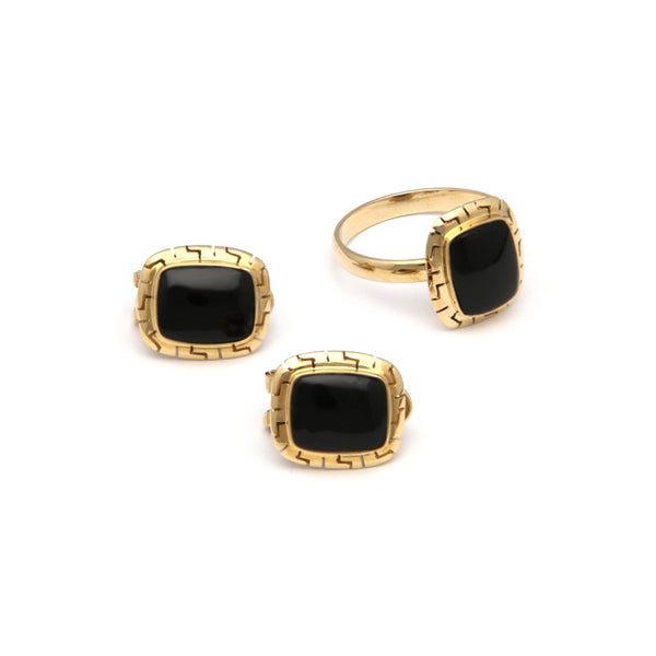Juego de anillo y aretes calados con ónix en oro amarillo 14 kilates.