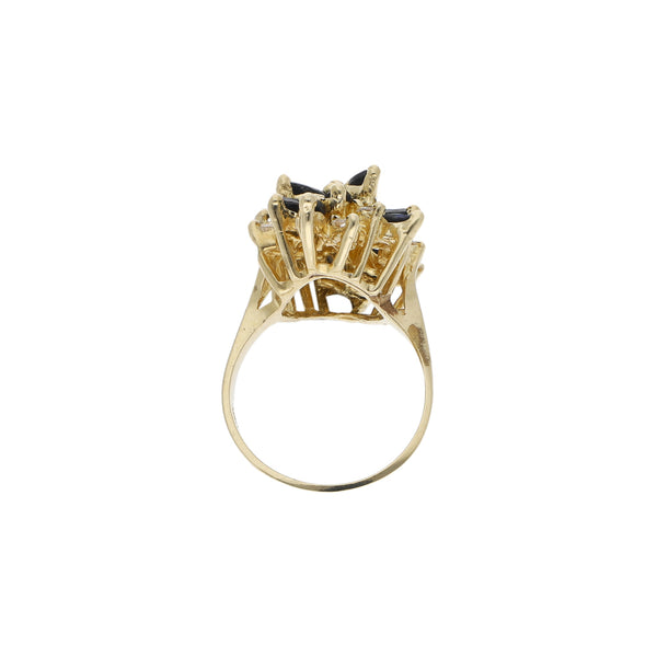Anillo calado con zafiros y circonias en oro amarillo 14 kilates.