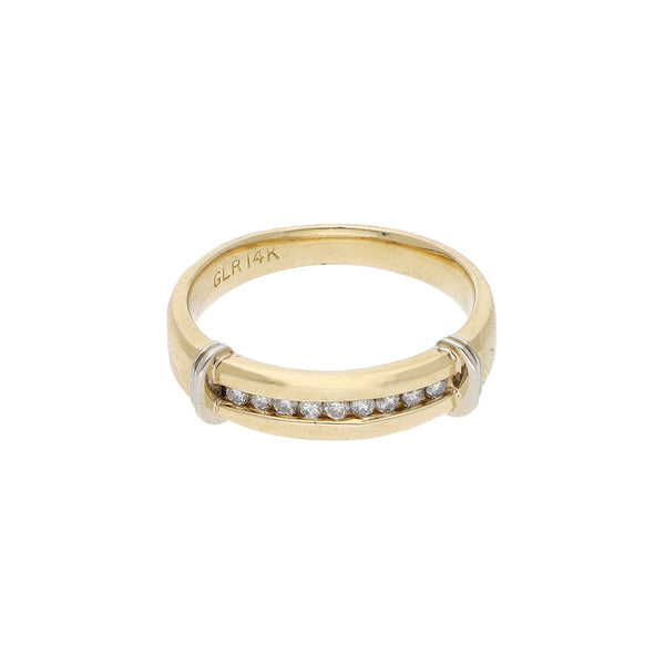 Anillo acanalado con diamantes en oro dos tonos 14 kilates.