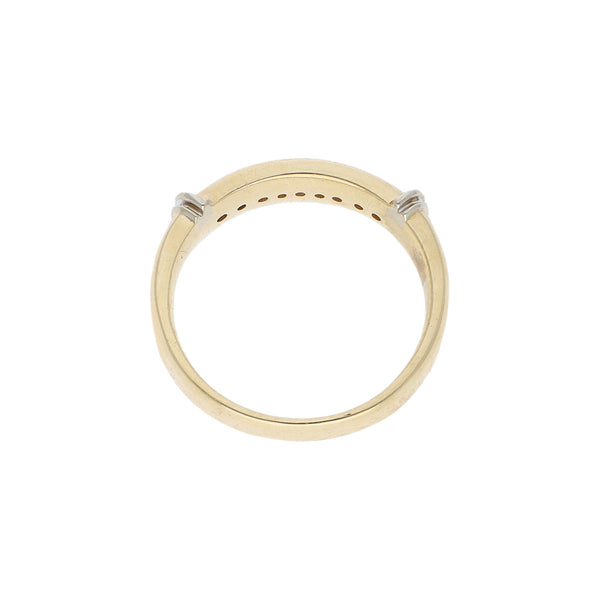 Anillo acanalado con diamantes en oro dos tonos 14 kilates.