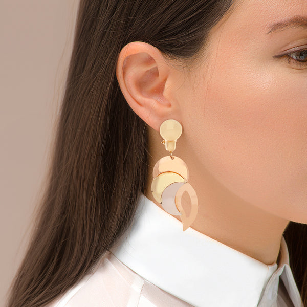 Aretes laminados en oro tres tonos 14 kilates.