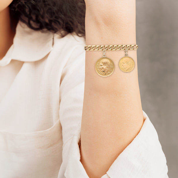 Pulsera eslabón encontrado con una moneda de cinco y dos y medio pesos oro Mexicano 21.6 kilates en oro amarillo 18 kilates.