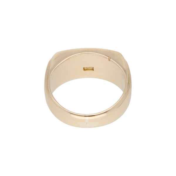 Anillo tipo sello en oro amarillo 18 kilates.