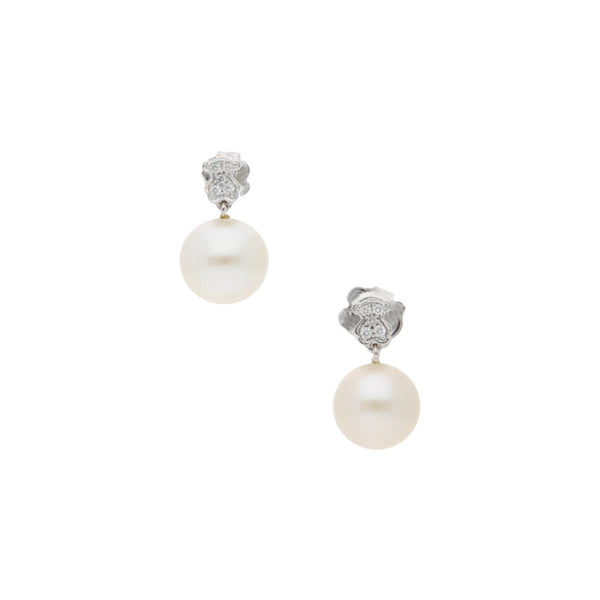 Broqueles diseño especial con diamantes y perlas firma Tous en oro blanco 18 kilates.