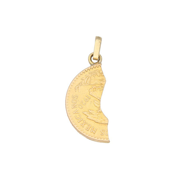 Dije diseño especial con moneda recortada veinte pesos oro mexicano 21.6 kilates en oro amarillo 18 kilates.