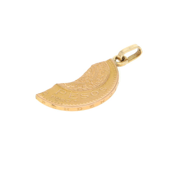 Dije diseño especial con moneda recortada veinte pesos oro mexicano 21.6 kilates en oro amarillo 18 kilates.