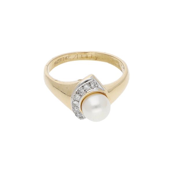 Anillo diseño especial con diamantes y perla en oro amarillo 14 kilates.