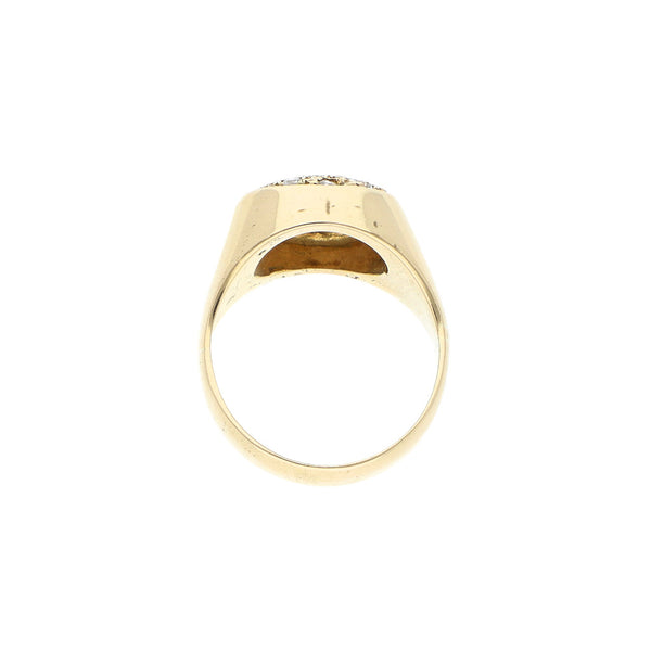 Anillo tipo sello con circonias en oro amarillo 14 kilates.