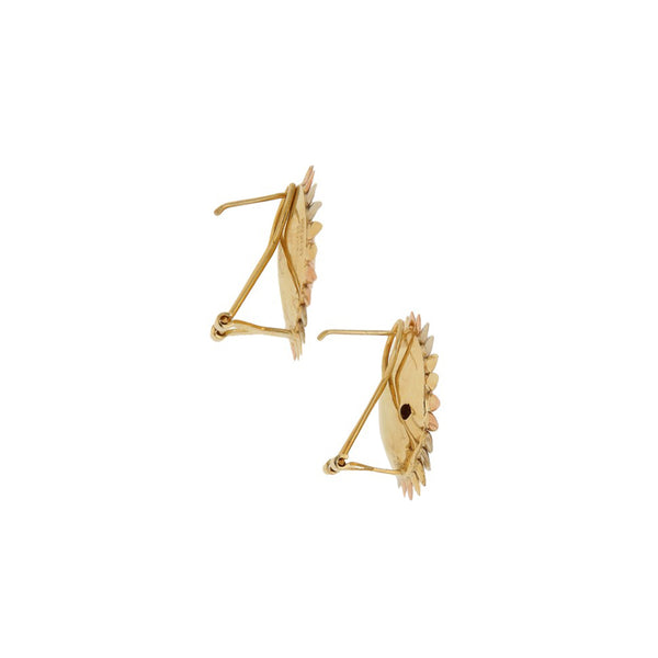 Aretes diseño especial motivo flor en oro tres tonos 14 kilates.