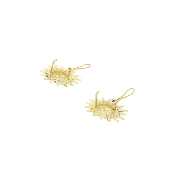 Aretes laminados motivo sol con circonias en oro amarillo 12 kilates.