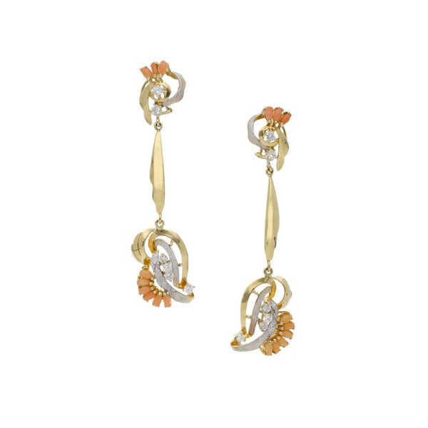 Aretes diseño especial con circonias y coral en oro amarillo 14 kilates.