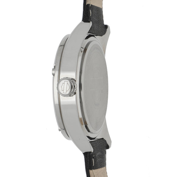 Reloj Bulova para dama modelo Harley Davidson.