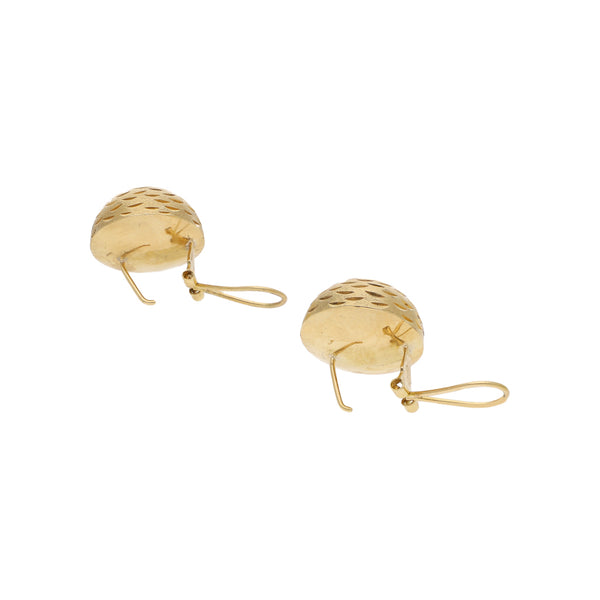 Juego de anillo y aretes labrados en oro amarillo 18 kilates.