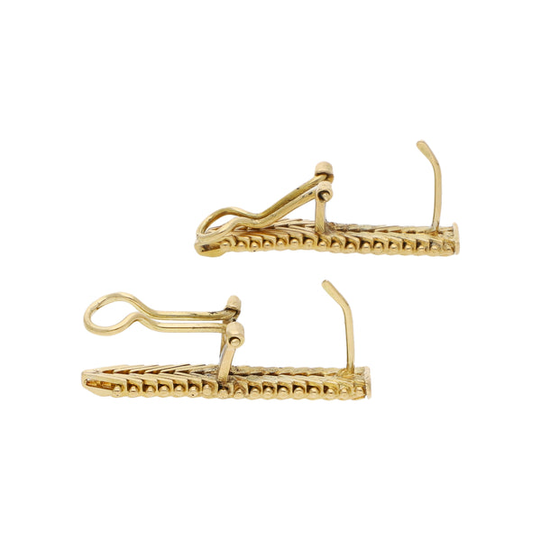 Aretes boleados en oro amarillo 18 kilates.