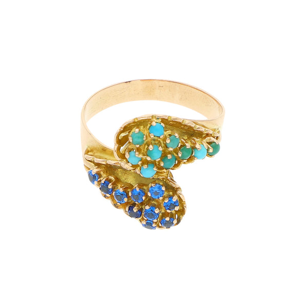 Anillo diseño especial con turquesas y sintéticos en oro rosa 18 kilates.