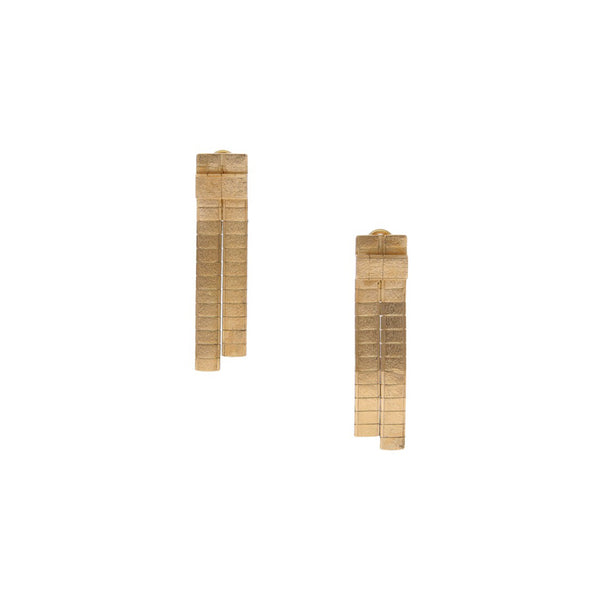 Aretes diseño especial en oro amarillo 18 kilates.