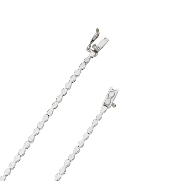 Gargantilla eslabón articulado con aplicaciones, colgante y diamantes en oro blanco 14 kilates.