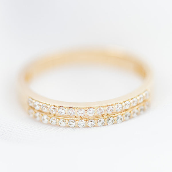 Anillo calado con circonias en oro amarillo 14 kilates