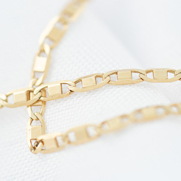 Collar eslabón nudo marino en oro amarillo 14 kilates.