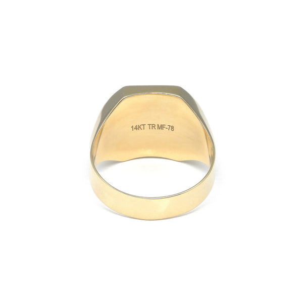 Anillo tipo sello en oro amarillo 14 kilates.