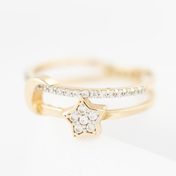 Anillo diseño especial motivo luna y estrella con circonias en oro amarillo 14 kilates.