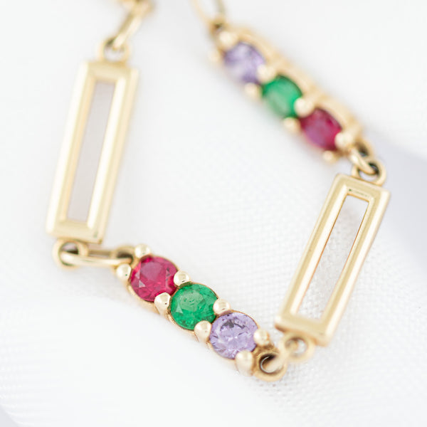 Pulsera eslabón combinado con aplicaciones y sintéticos en oro amarillo 14 kilates.