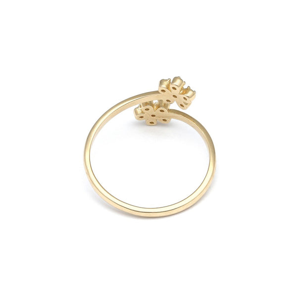 Anillo abierto motivo flores con circonias en oro amarillo 14 kilates.