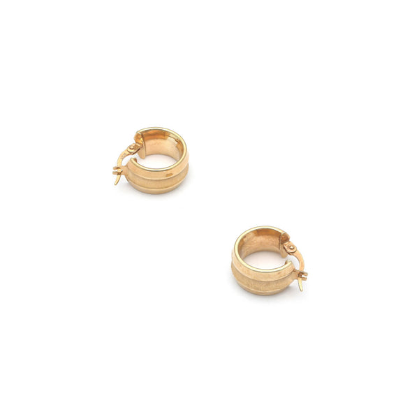 Arracadas diseño especial en oro amarillo 14 kilates.