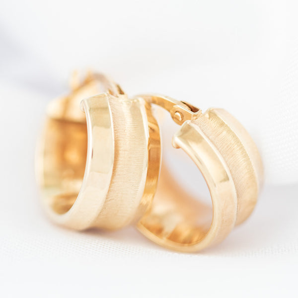 Arracadas diseño especial en oro amarillo 14 kilates.