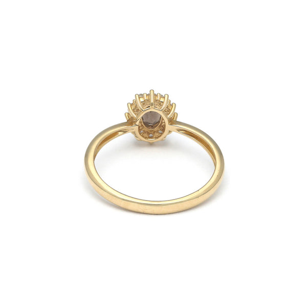 Anillo diseño especial con sintéticos en oro amarillo 14 kilates.