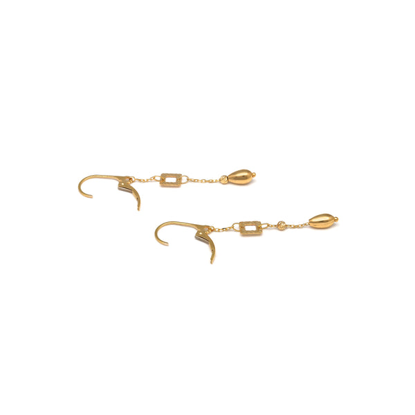 Aretes diseño especial con colgantes en oro amarillo 14 kilates.