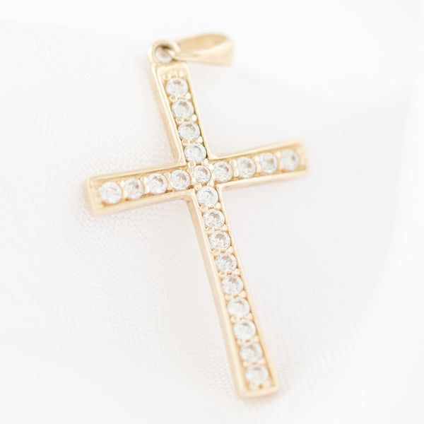 Cruz diseño especial con circonias en oro amarillo 14 kilates.