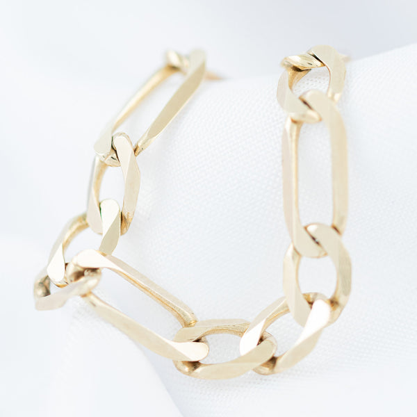 Pulsera de tres eslabones por uno en oro amarillo 14 kilates.
