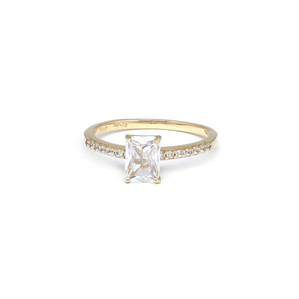 Anillo diseño especial con circonias en oro amarillo 14 kilates.