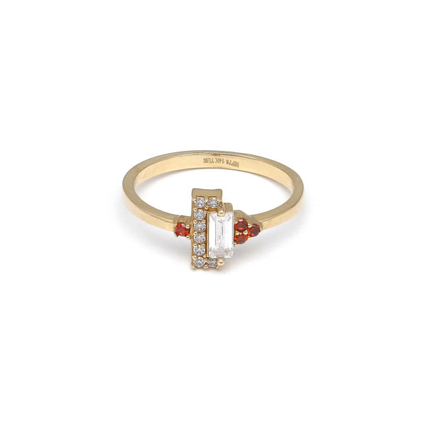 Anillo diseño especial con sintéticos en oro amarillo 14 kilates.