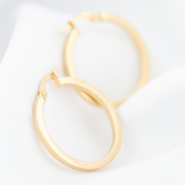 Arracadas lisas en oro amarillo 14 kilates.