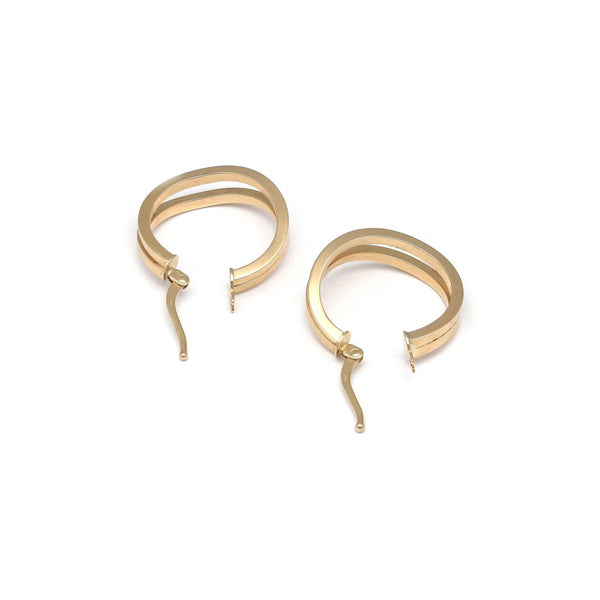 Arracadas dos hilos lisas huecas en oro amarillo 14 kilates.
