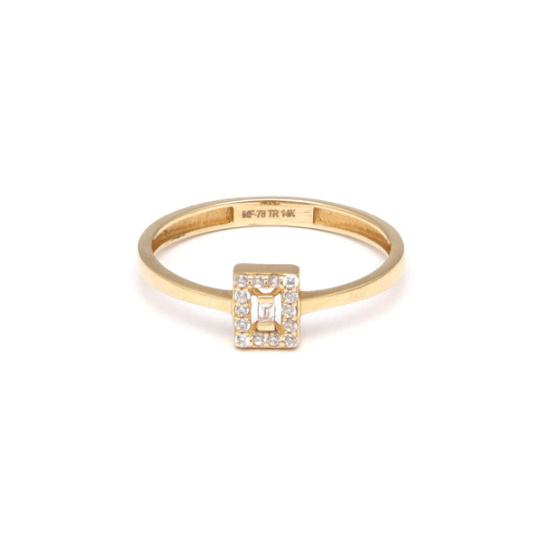 Anillo diseño especial con circonias en oro amarillo 14 kilates.