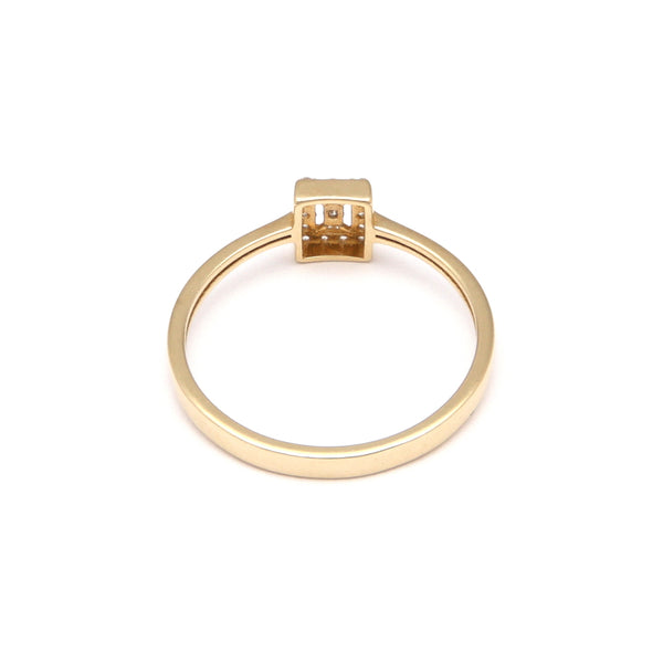 Anillo diseño especial con circonias en oro amarillo 14 kilates.
