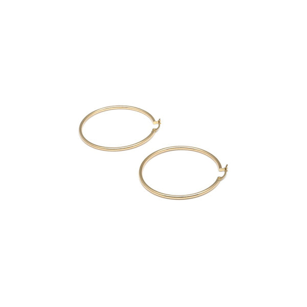 Arracadas tubulares huecas en oro amarillo 14 kilates.