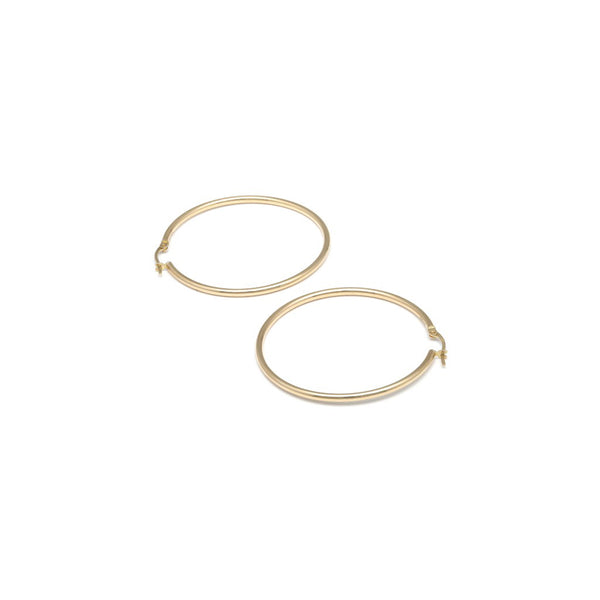 Arracadas tubulares huecas en oro amarillo 14 kilates.