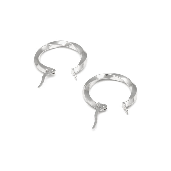 Arracadas torzal hueco en oro blanco 14 kilates.