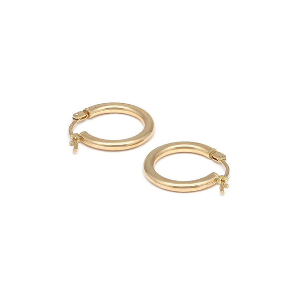 Arracadas tubulares huecas en oro amarillo 14 kilates.