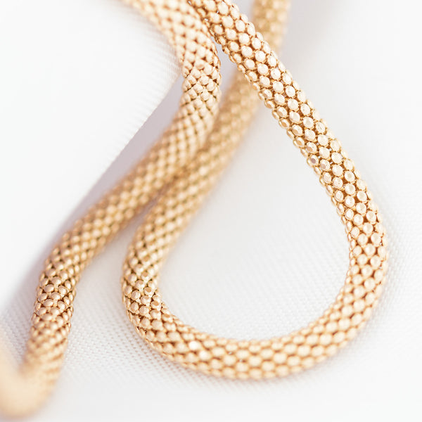 Gargantilla eslabón tejido en oro amarillo 14 kilates.