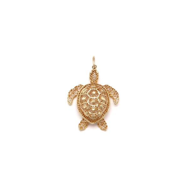 Dije calado motivo tortuga en oro amarillo 14 kilates.