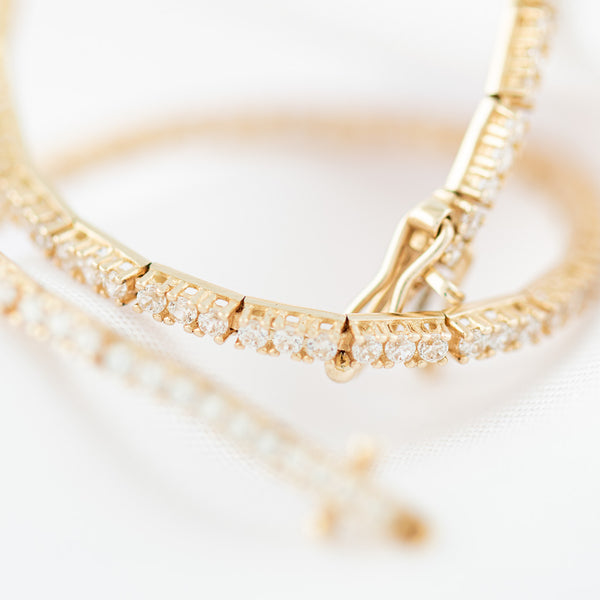 Pulsera eslabón articulado con circonias en oro amarillo 14 kilates.