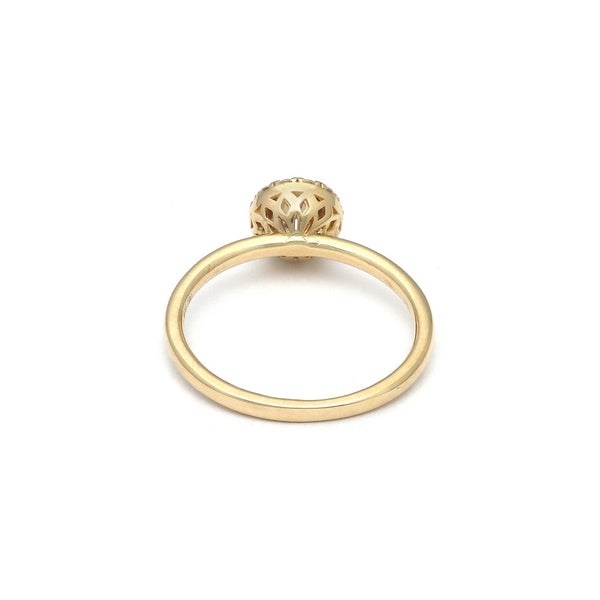 Anillo diseño especial con circonias en oro amarillo 14 kilates.