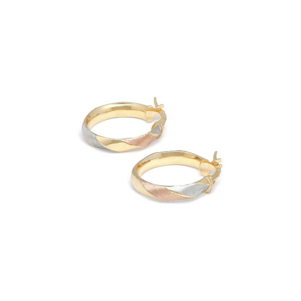 Arracadas diseño especial en oro amarillo 14 kilates.